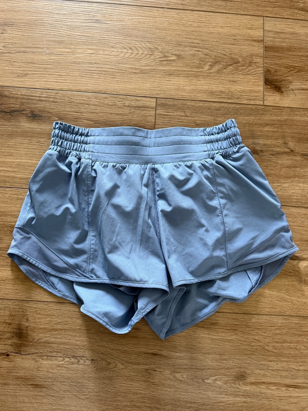 Lululemon Hotty Hot High-Rise Lined Short 2.5" in
Oasis Blue Size 6